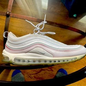 I’m selling Nike air max